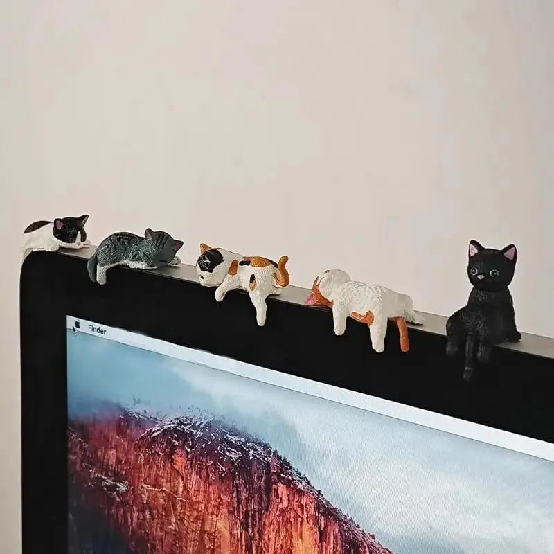 Mini Cat Desk Figurines close-up image