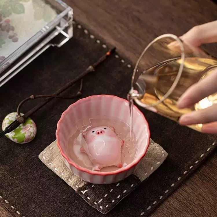 Piglet can spit bubble tea pet drinking tea ornaments ceramic cup